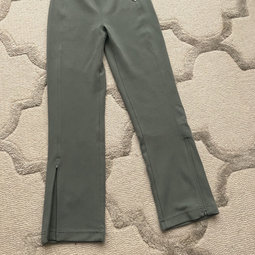 Ribbed Softstreme Zip leg Crop 25 with tags